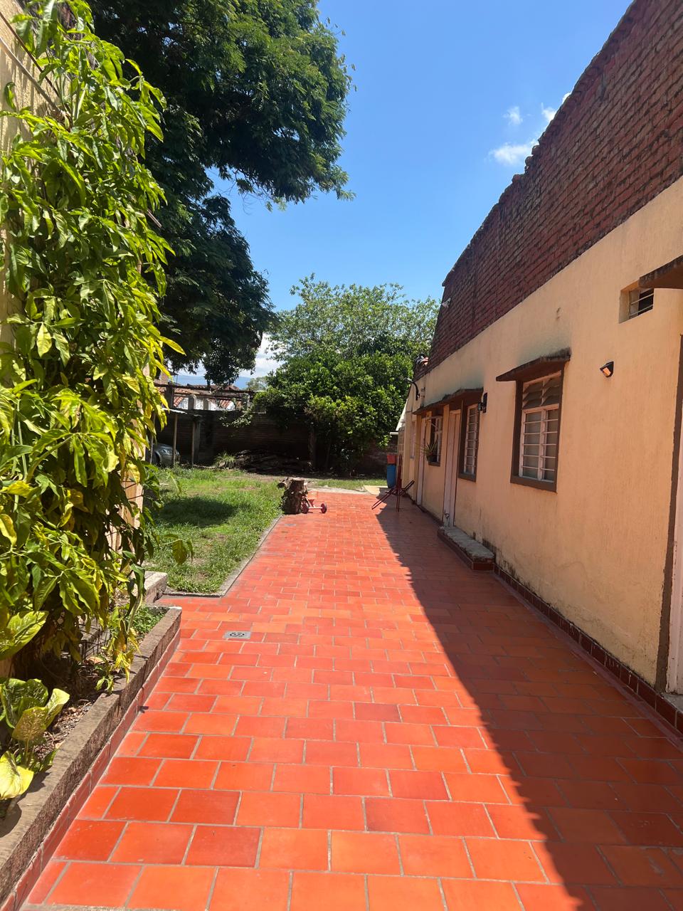 CASA LOTE IDEAL PARA BODEGA EN  PALMIRA BARRIO VERSALLES